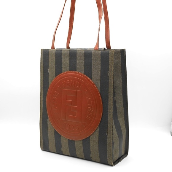 Fendi Handbags - 🍓FENDI Pecan Tote